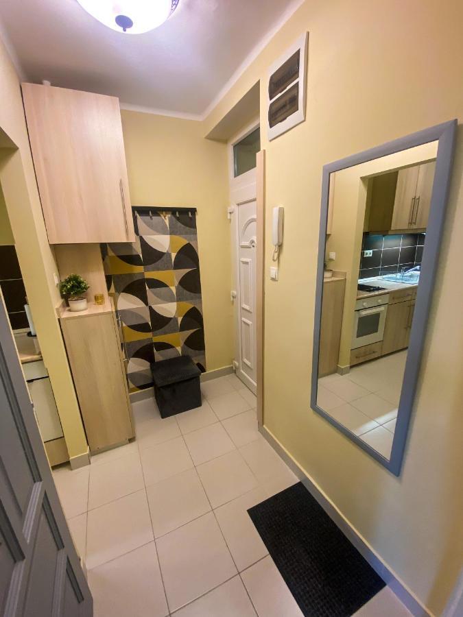 Fresh Smartly Designed Studio Flat & Sunny Balcony Budapest Esterno foto